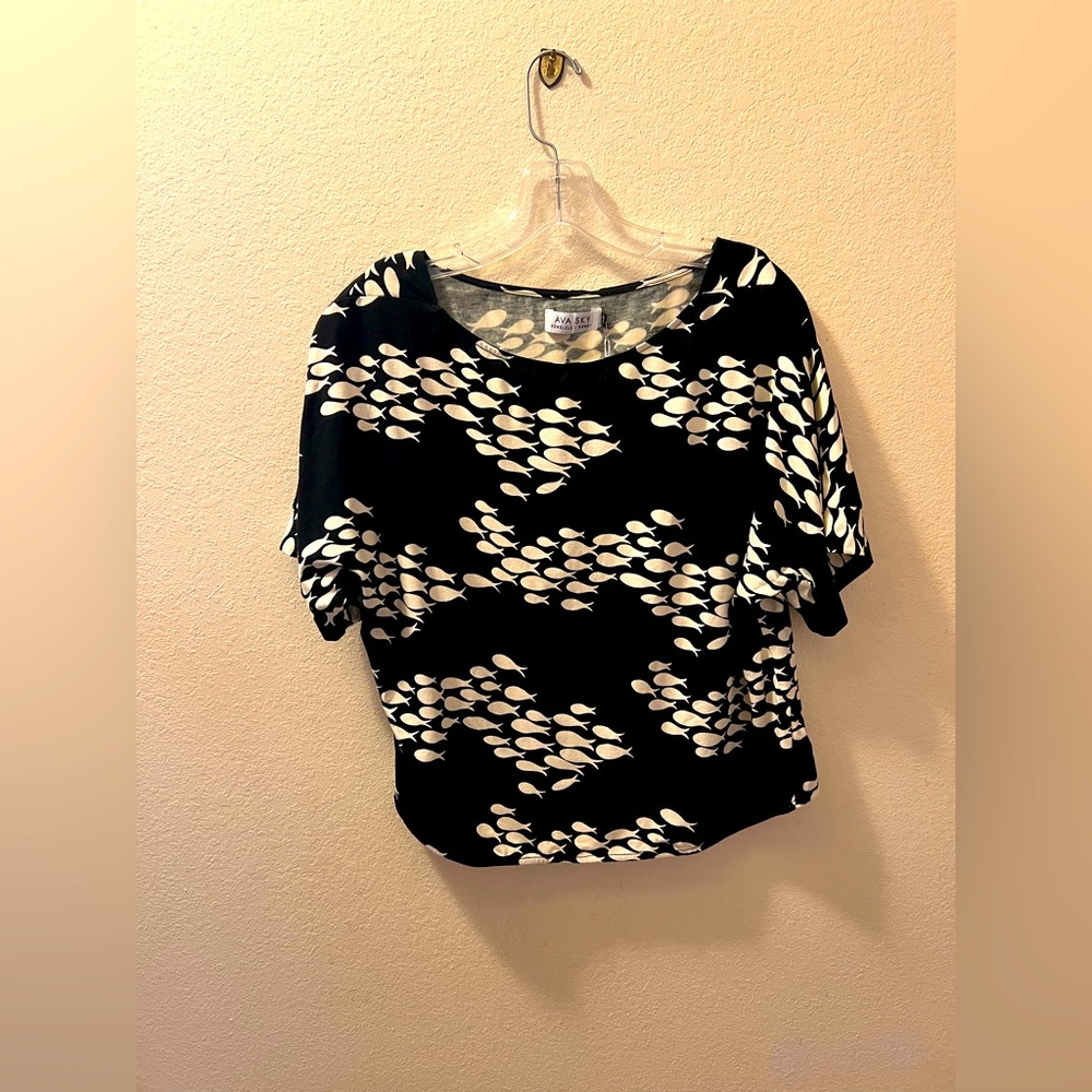 Fighting Eel / Ava Sky NWT Top Aspen in Black Fish XS